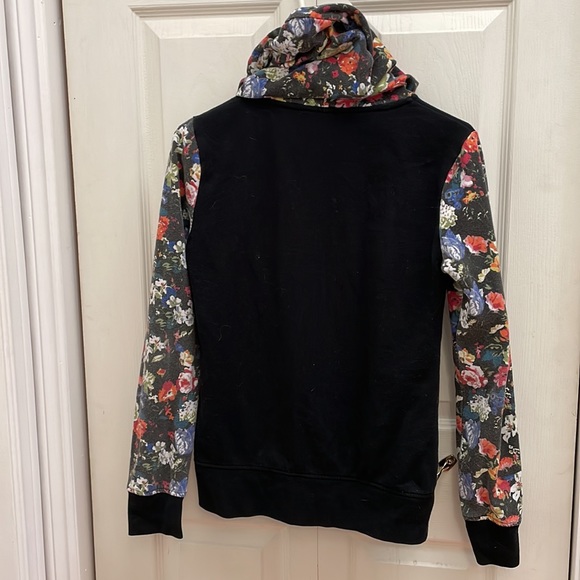 Ladies Vans floral hoodie - Picture 2 of 4